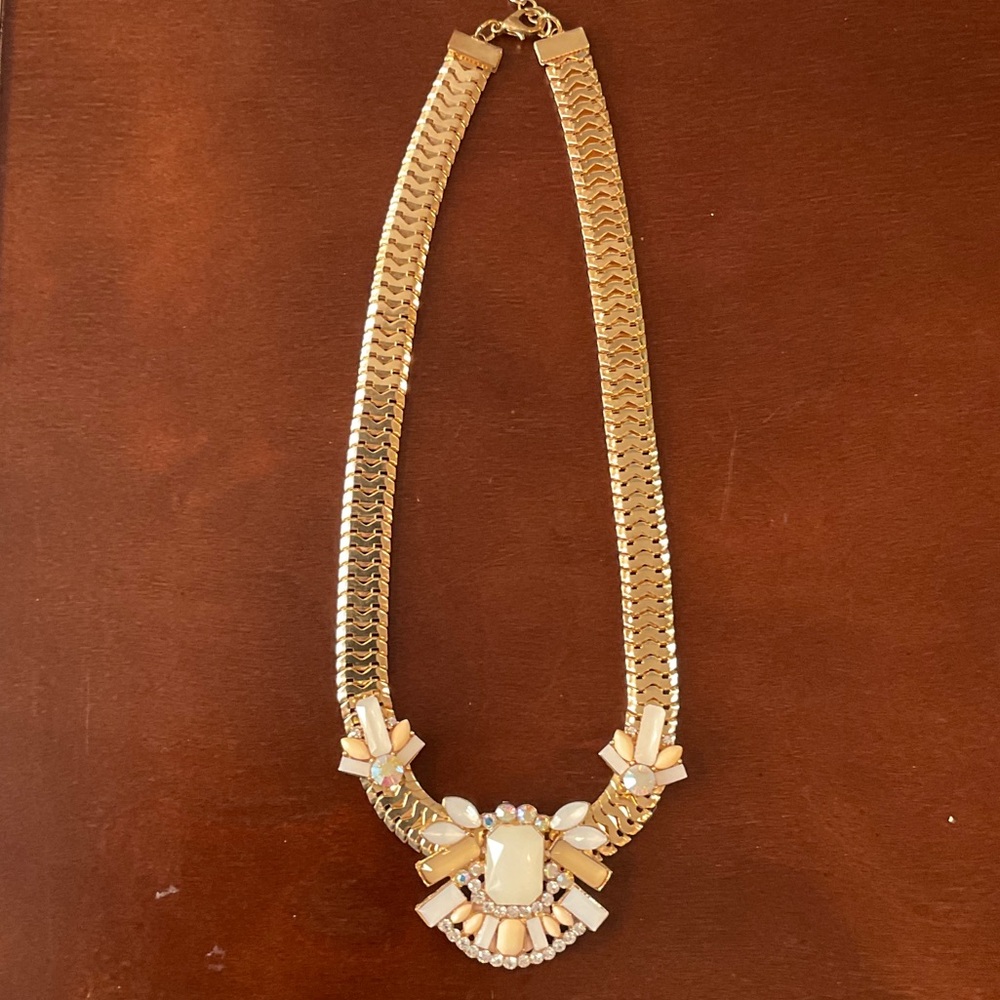 Elegant Gold and Cream Necklace